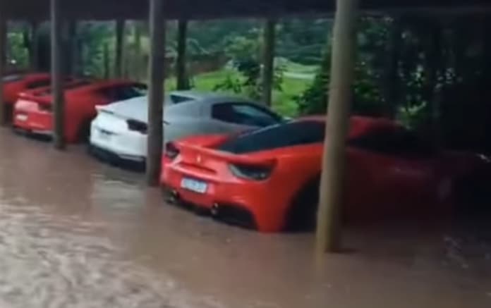 Veículos de luxo estavam em garagem (Foto: Redes Sociais)