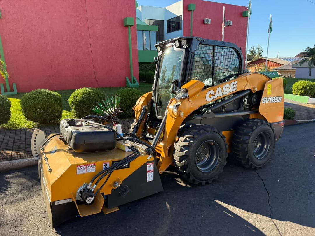 Serra Alta investe em nova minicarregadeira para reforçar serviços urbanos e rurais