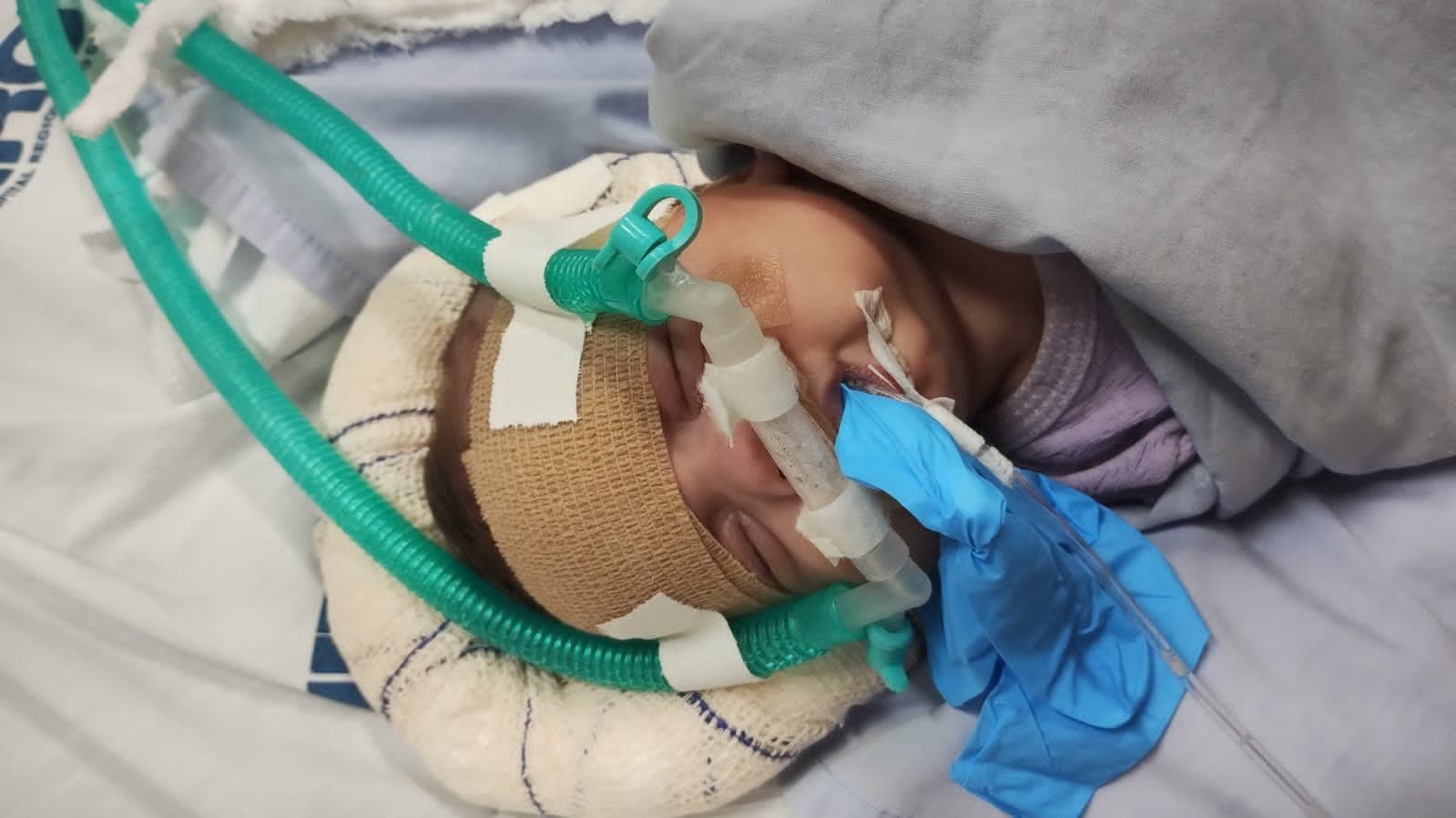 Criança de 3 meses precisa com urgência vaga na UTI