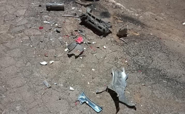 Vítima tentou fugir e bateu em carros estacionados (Foto: Polícia Militar)