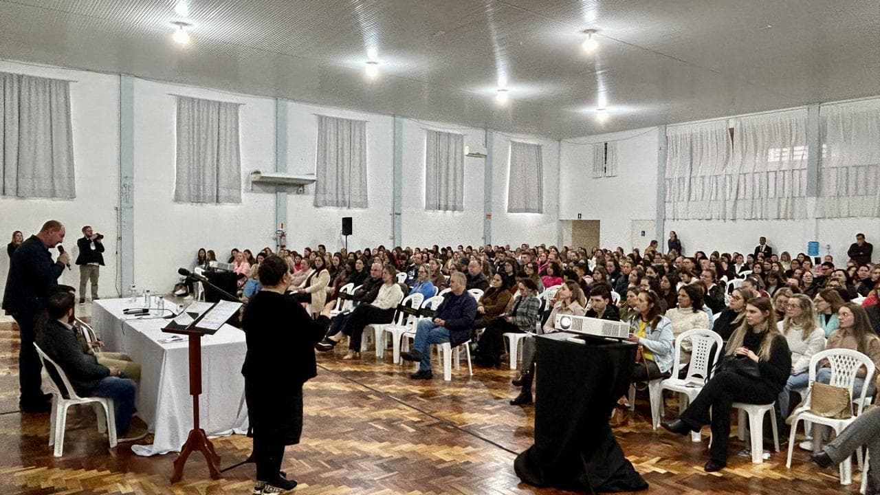Encontro reuniu famílias, especialistas e lideranças para discutir inclusão e fortalecer políticas públicas voltadas ao TEA (Foto por Divulgação)