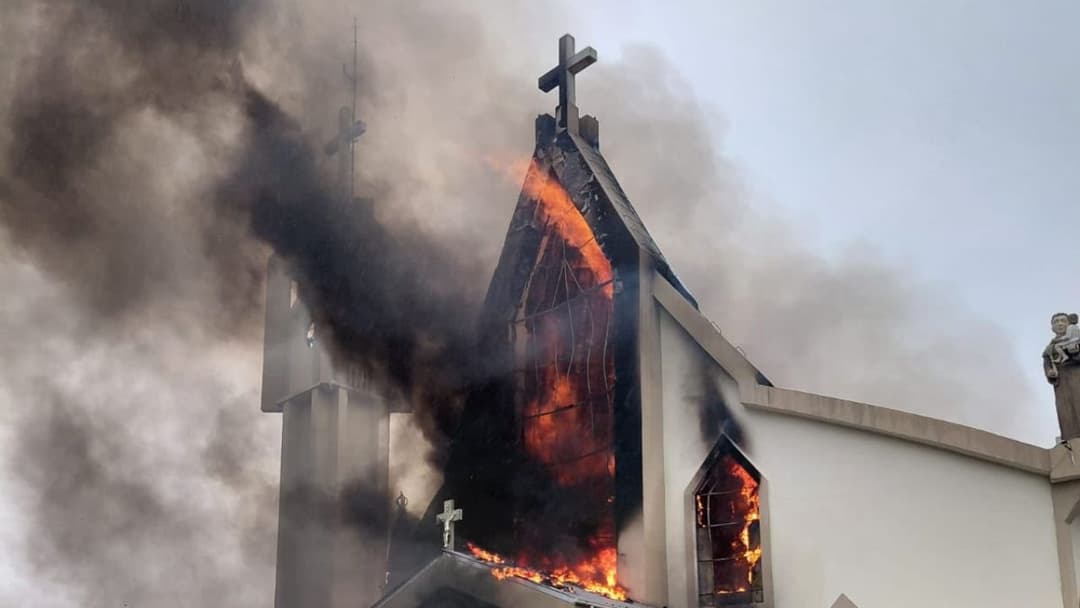 Incêndio destrói Igreja Matriz no Sul de SC após missa
