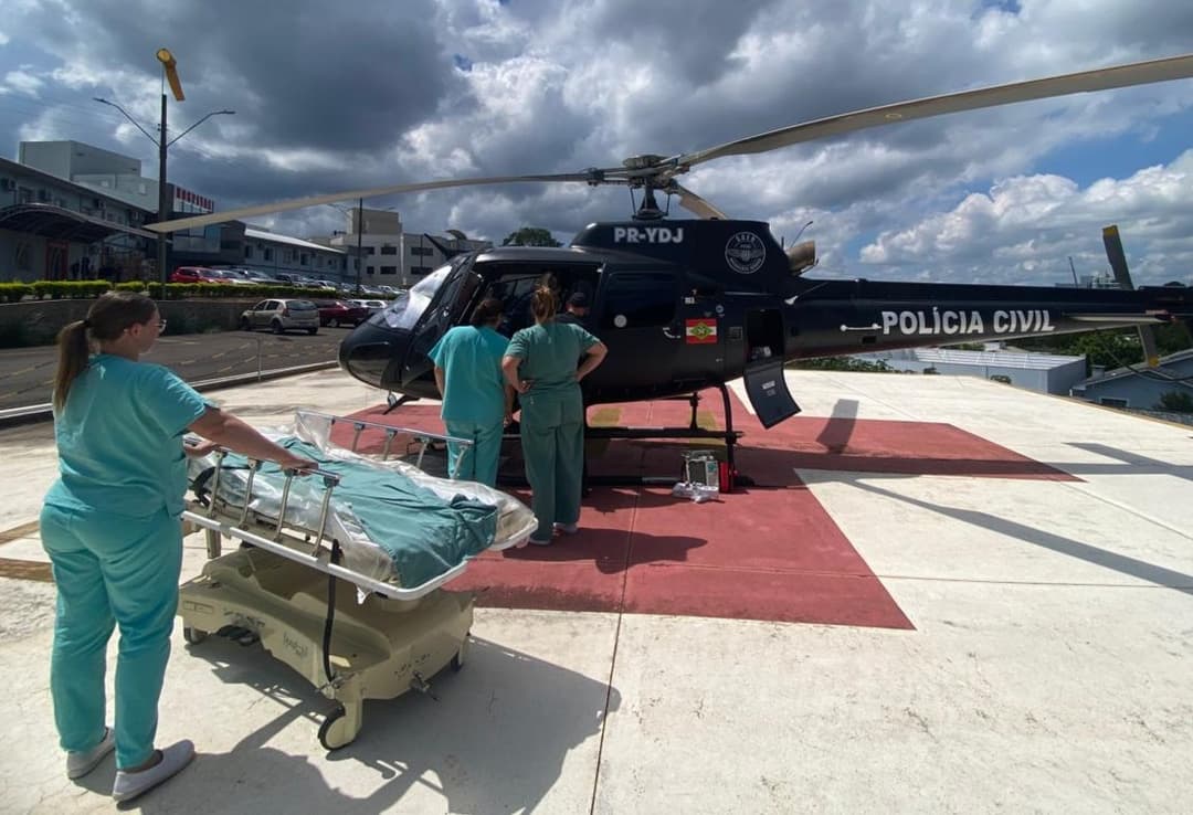 Idoso com dor no peito é transferido de helicóptero de Pinhalzinho