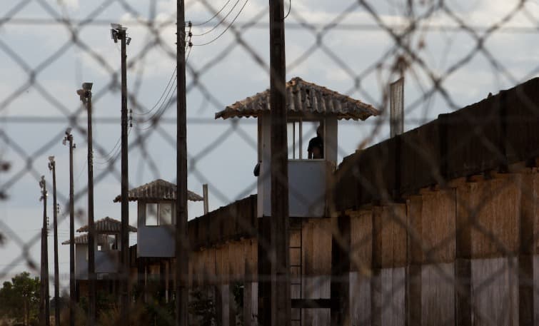 Mais de 1,9 mil presos não retornam após saidinha de Natal no país