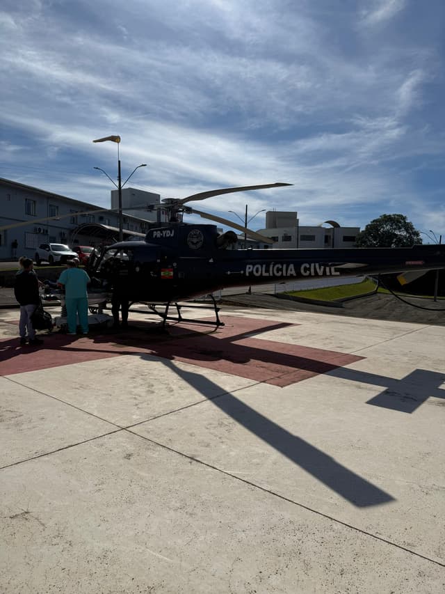 Idoso com suspeita de AVC é transferido de helicóptero de Pinhalzinho para Chapecó