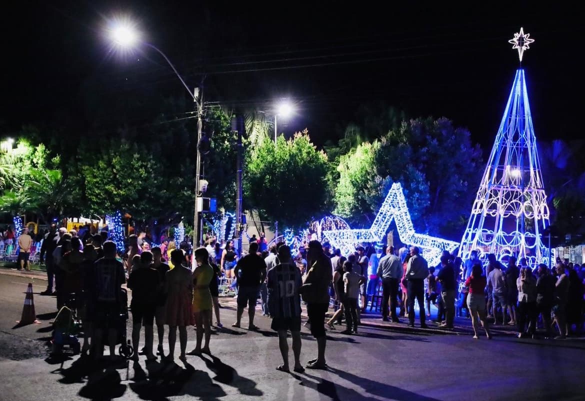 Praça toda enfeitada (por Henrique Paulo)