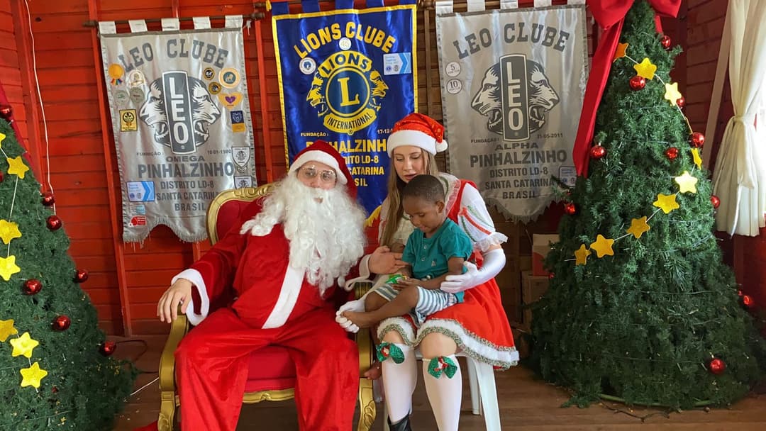 Família Leonística promove Natal Encantado para crianças em Pinhalzinho