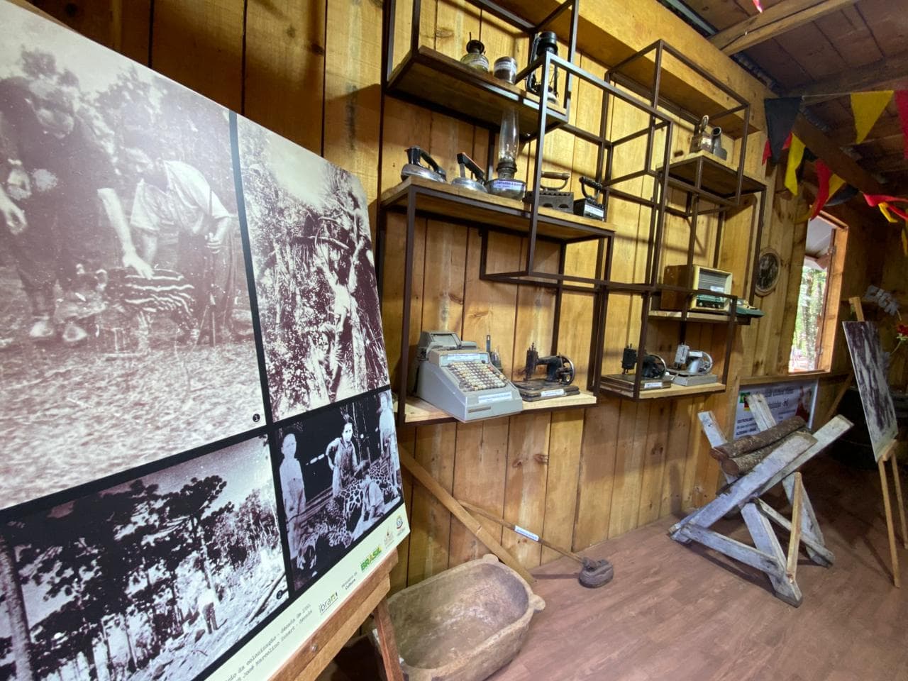 Espaço histórico no Itaipu Rural Show resgata objetos e histórias do município (Foto por Felipe Eduardo Zamboni)