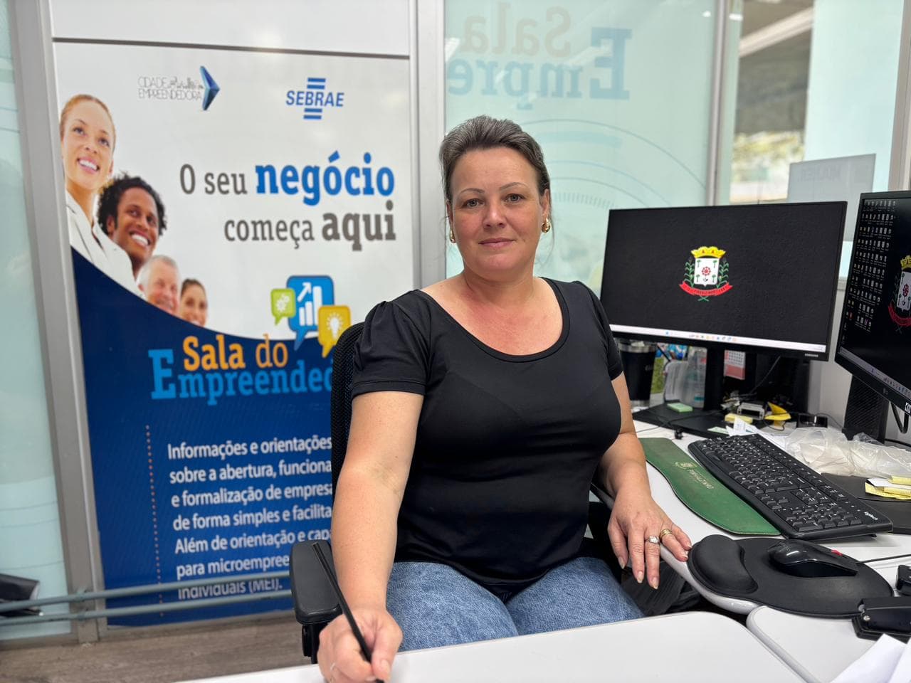 Responsável pela Sala do Empreendedor, Clédia Thomae reforça que a Receita Federal não faz cobranças por mensagens ou ligações (Foto por Gilmar Bortese)