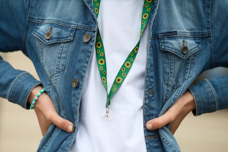 Deputados aprovam legislação que reconhece oficialmente o uso do Cordão de Girassol em SC (Foto por Dreamstime)