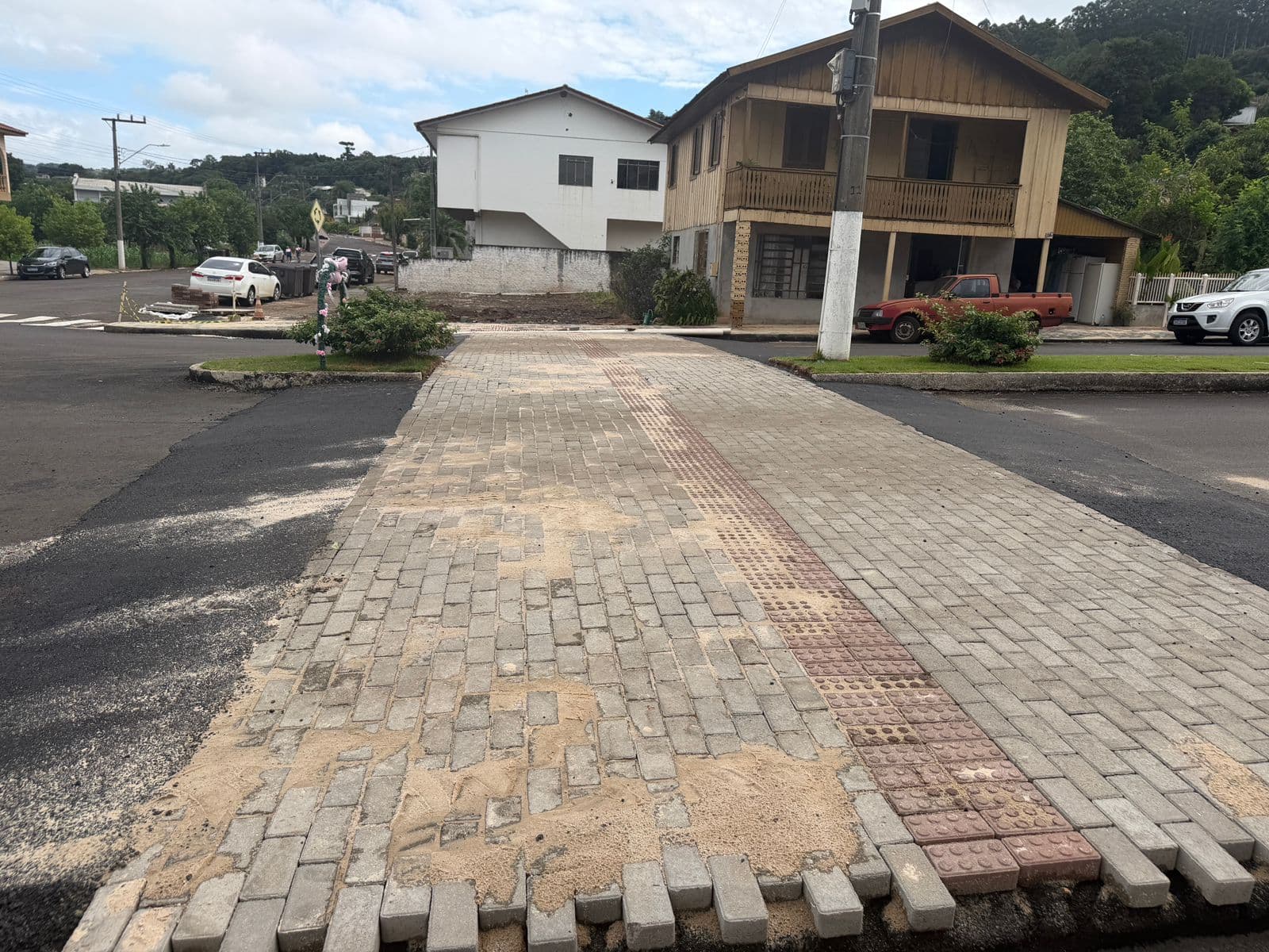 Prefeitura constrói novas faixas elevadas (Foto por Divulgação)