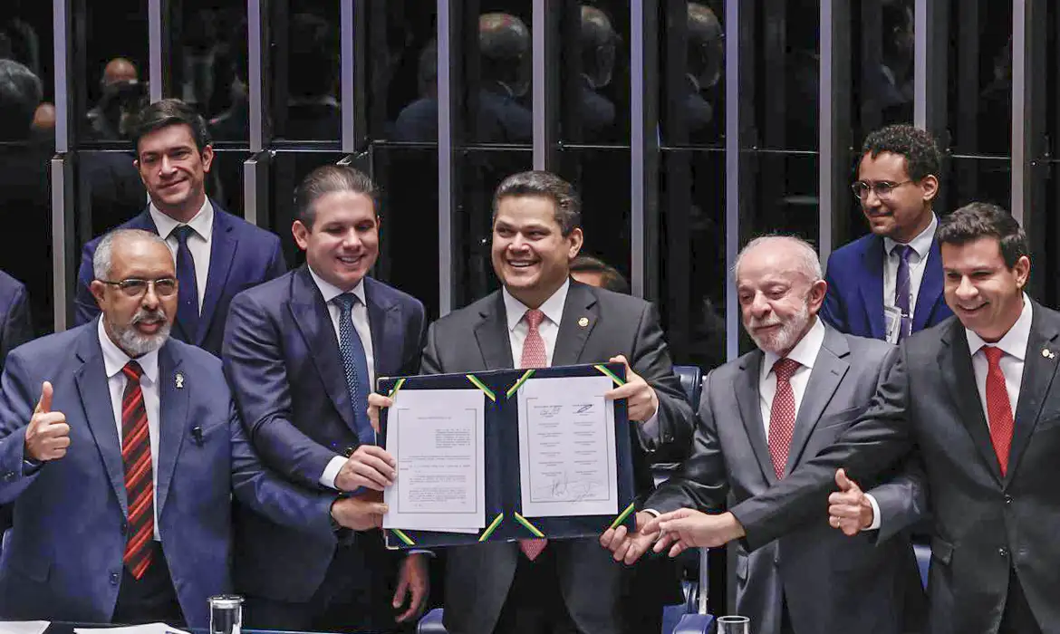Fim da escala 6x1 começa a valer em dezembro; jornada será reduzida gradualmente