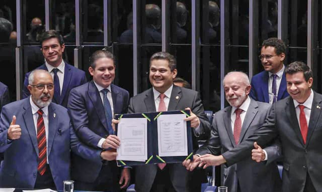 Fim da escala 6x1 começa a valer em dezembro; jornada será reduzida gradualmente