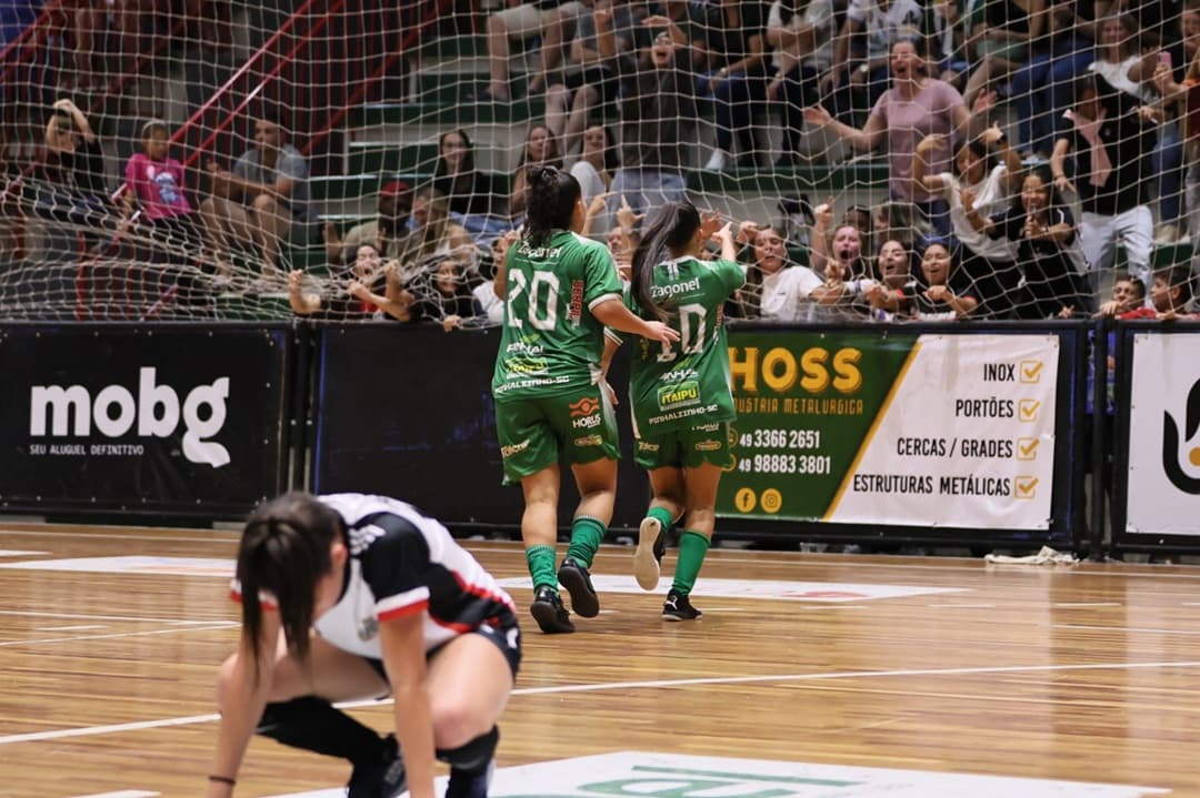 Noite de decisões define finalistas da 32ª Taça RCO e ginásio lotado marca semifinais (Foto por Cleiton Ferrasso)