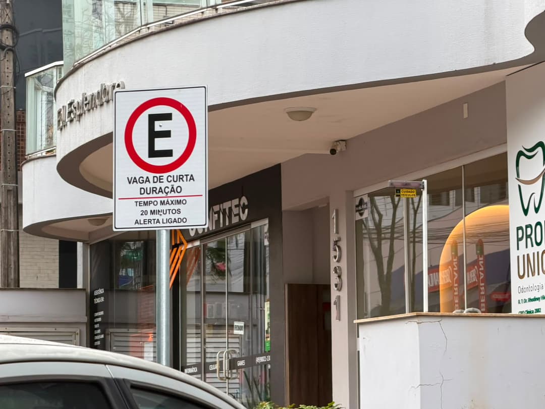 Pinhalzinho amplia estacionamento rápido no Centro com 27 novas vagas de 20 minutos