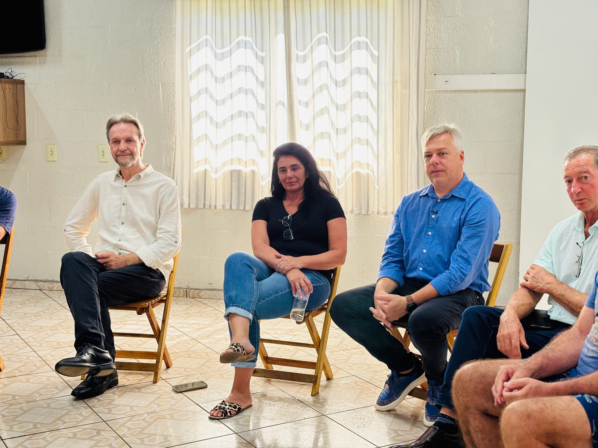 Deputados se reuniram com lideranças do partido em Pinhalzinho (Foto por Henrique Paulo Koch)