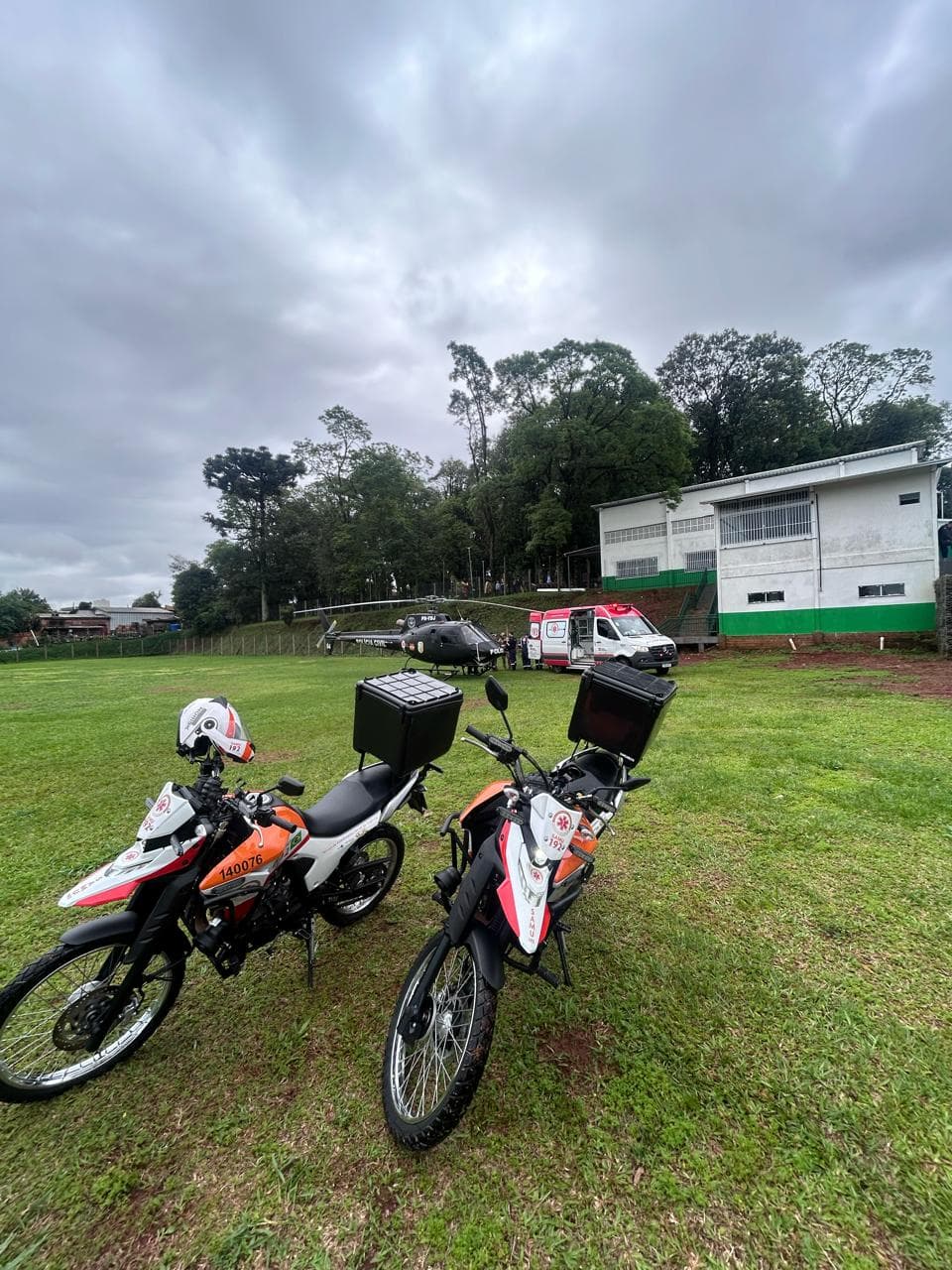 Adolescente é socorrido após ser atingido por disparo de arma de fogo
