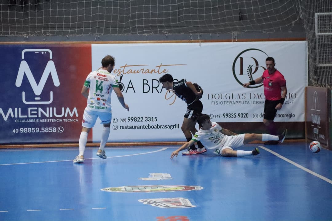 Adaf Saudades empata em jogo de oito gols pela Série Prata