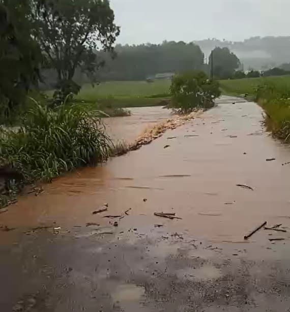 Chuva provoca interdição de duas pontes em Saudades; acumulados passam de 100 mm na região