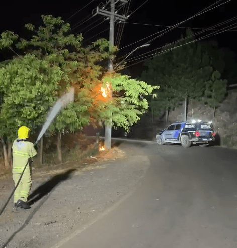 Postes de energia pegam fogo em Pinhalzinho