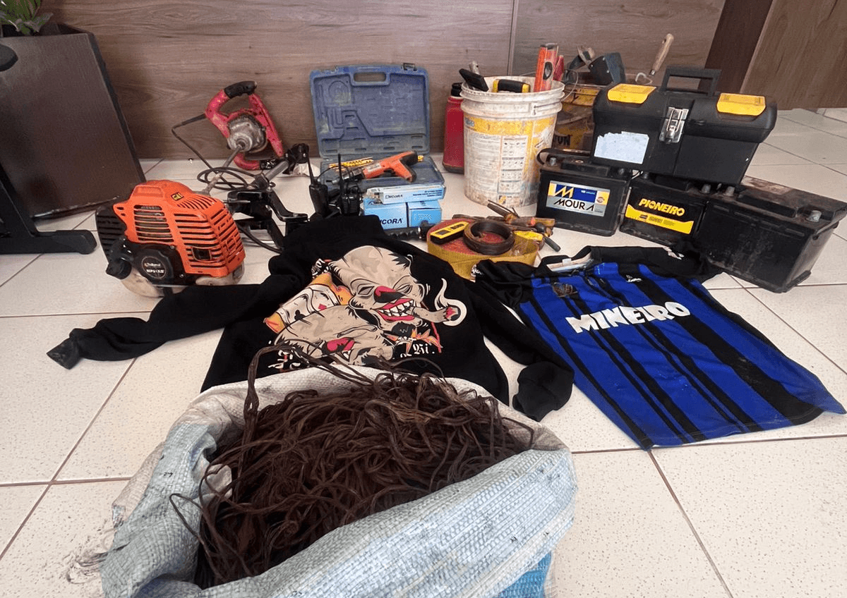 Objetos levados de obras (Foto por Polícia Militar)