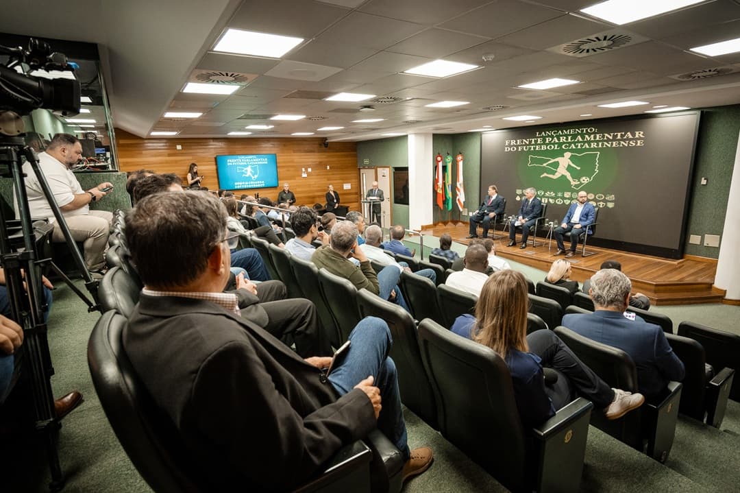 Parlamento instala Frente Parlamentar para fortalecer o futebol catarinense (por Bruno Collaço/Agência AL)