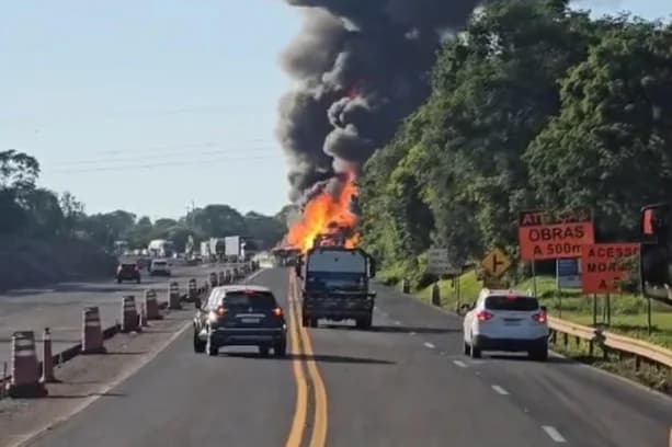 Batida de caminhões provoca explosão no Rio Grande do Sul