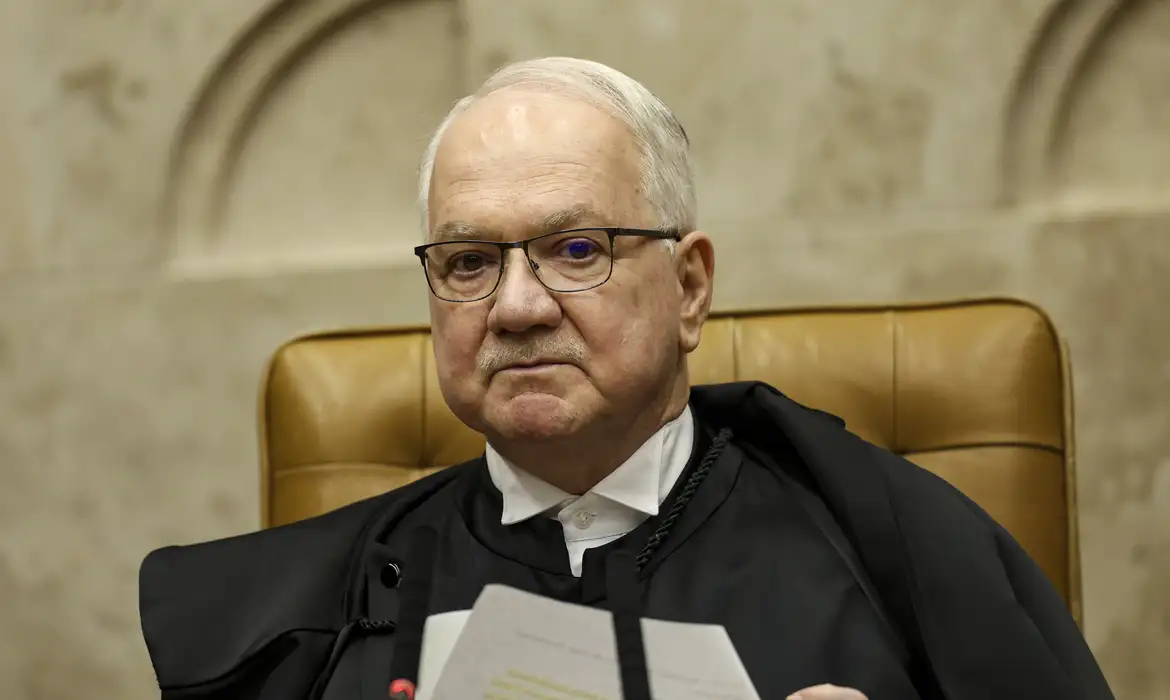 Crise no STF aguarda decisão de Fachin