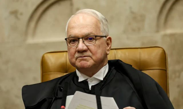 Crise no STF aguarda decisão de Fachin