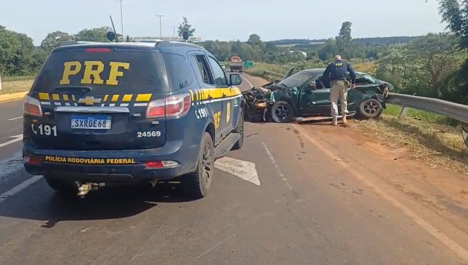 Um bebê de cerca de dois anos, transportado em cadeirinha também estava no veículo (Foto por Divulgação)