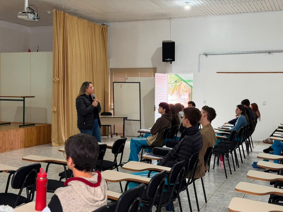 Projeto incentiva cultura empreendedora entre estudantes do Ensino Médio em Modelo