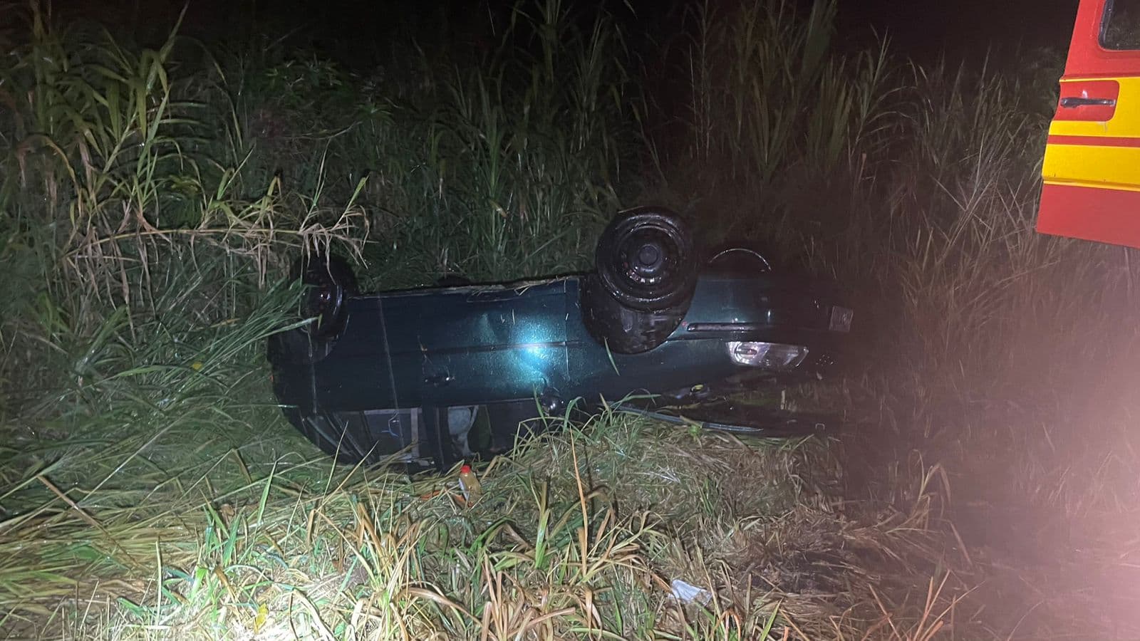 Jovem de 19 anos saiu da pista após o problema no veículo, mas não se feriu no acidente (Foto por Divulgação CBM)