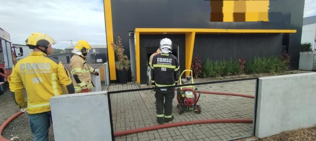 Não havia pessoas no local no momento do incidente (Foto por Divulgação CBM)