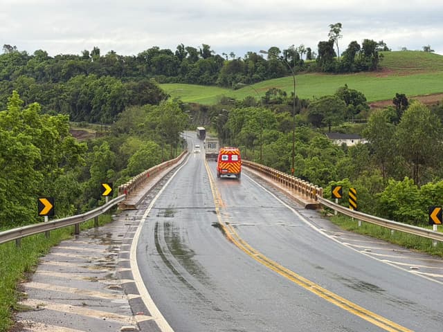 Motorista impede mulher de se jogar de ponte na BR-282