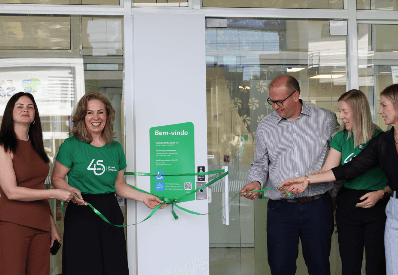 Sicredi inaugura agência moderna em Pinhalzinho