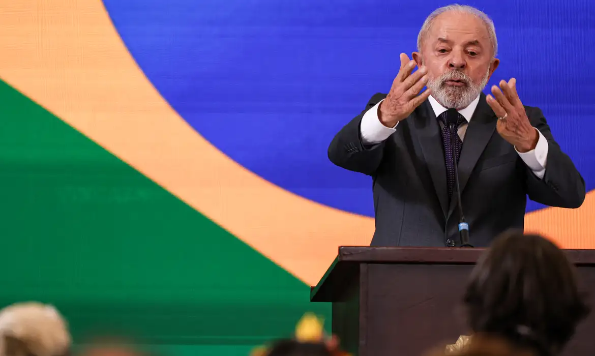 Lula pede fim da escala 6x1 e ações contra o feminicídio (por Marcelo Camargo/Agência Brasil)