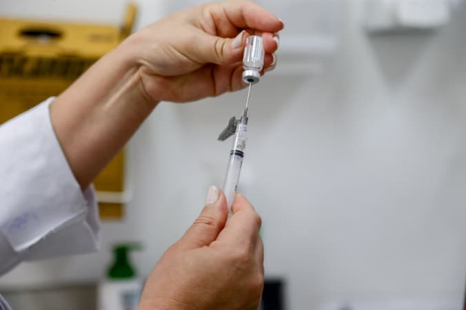 Anvisa aprova registro de vacina 100% nacional contra dengue (por Paulo Pinto/Agência Brasil)