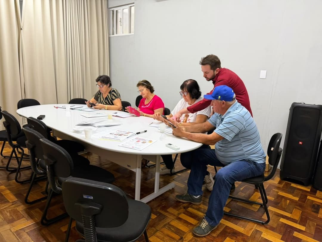 Saudades promove curso de inclusão digital para fortalecer autonomia da terceira idade