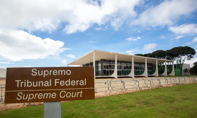 Ex-ministros do STF manifestam apoio a Fachin em meio à crise na Corte