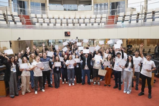 Parlamento Jovem inicia 35ª edição com posse de estudantes de oito regiões de Santa Catarina