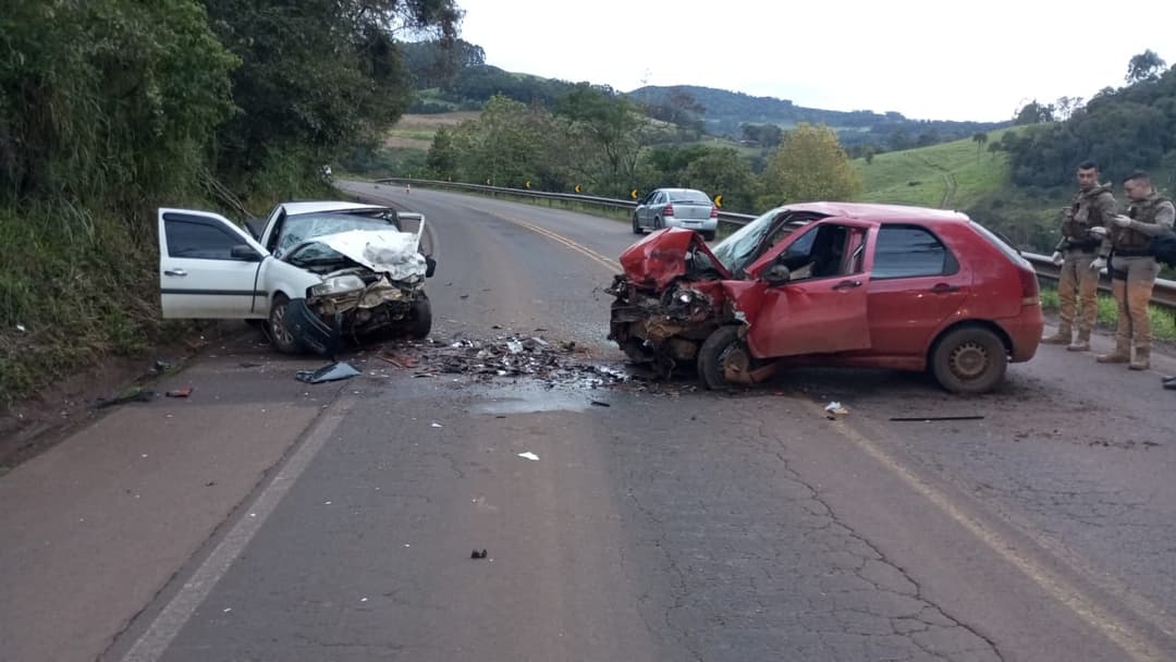 Mulher morre em colisão frontal na SC-160