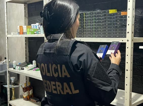PF faz operação contra contrabando e comércio ilegal de cigarros convencionais e eletrônicos