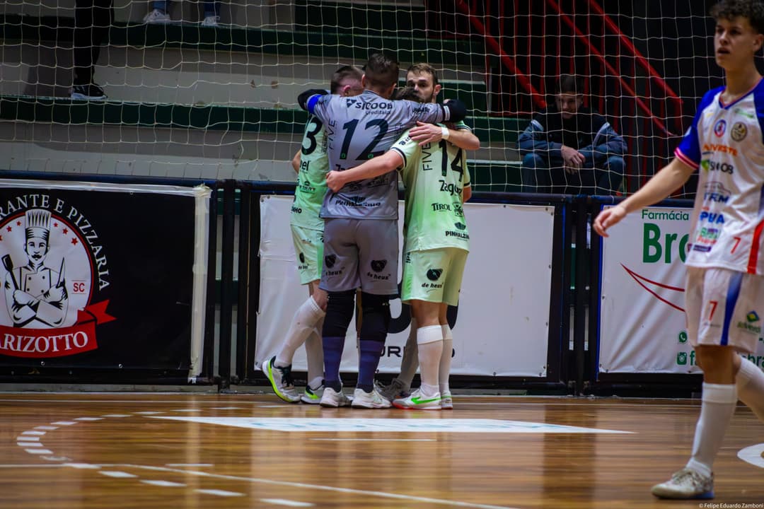 Pinhalense Futsal Zagonel chega à sexta vitória consecutiva e abre sete pontos na liderança da Série Prata