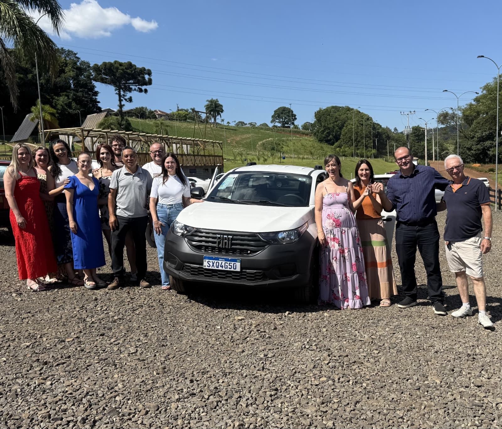 Prefeitura de Pinhalzinho entrega veículo utilitário à Apae (Foto por Ascom)