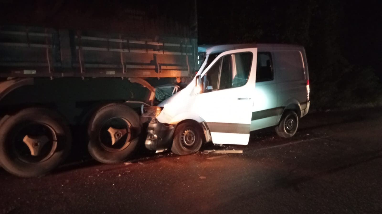 Colisão na BR-282 (Foto por Corpo de Bombeiros)