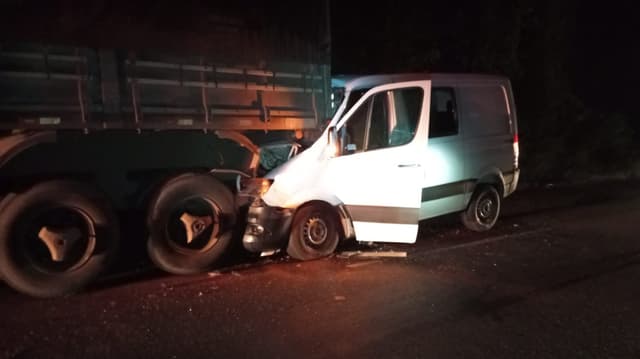 Oito ocupantes de van ficam feridos na BR-282 em Nova Erechim
