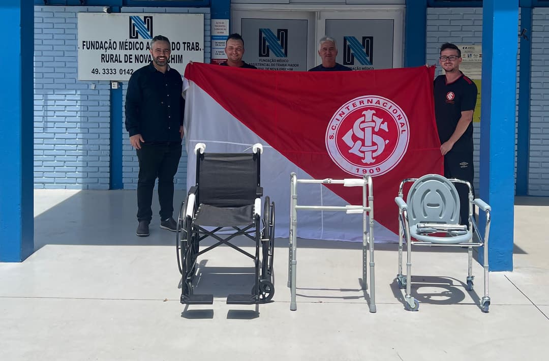 Colorados fazem doação ao hospital de Nova Erechim