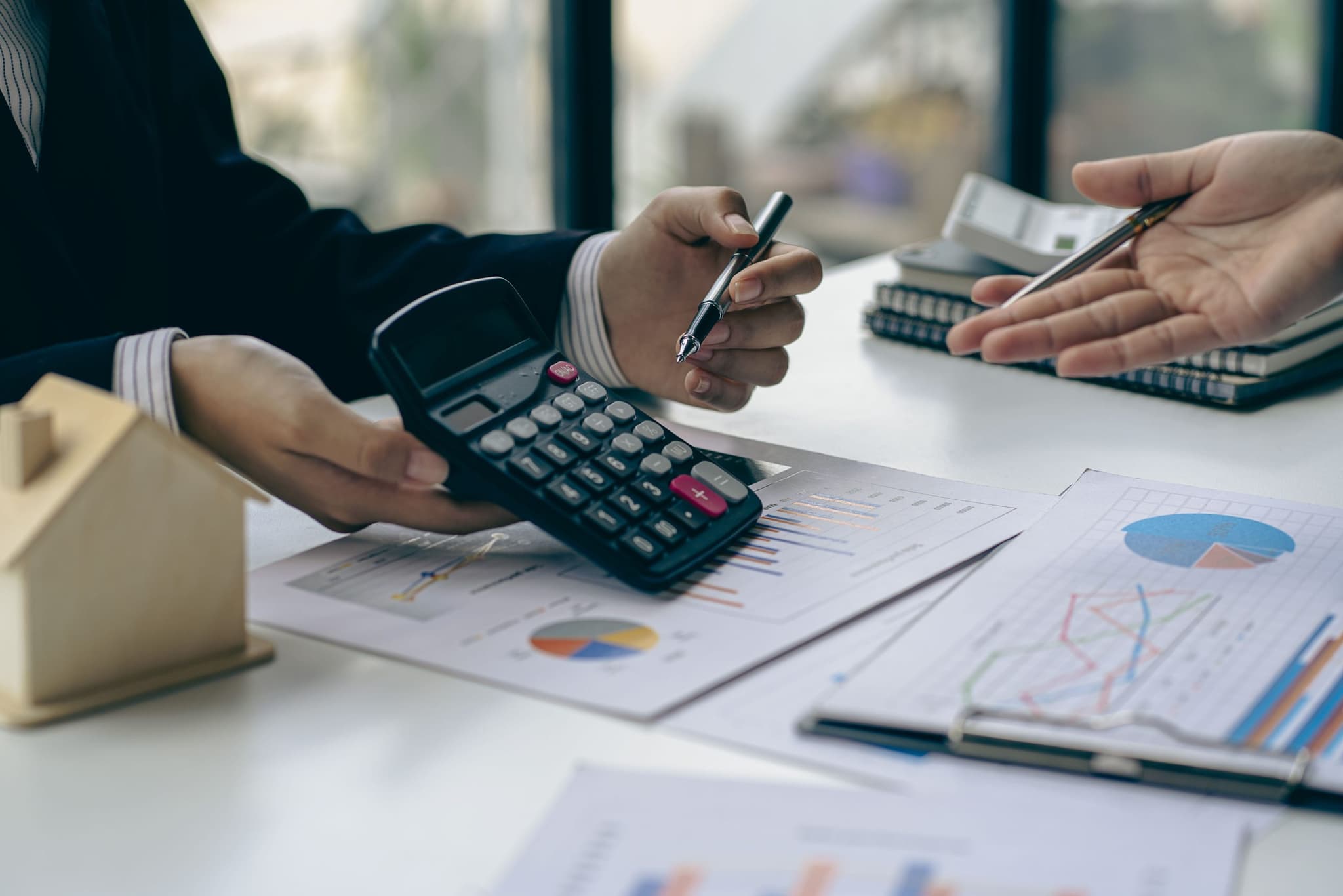 Lei estadual garante até 90% de desconto para regularização de dívidas de empresas no Badesc (Foto por Reprodução/Internet)