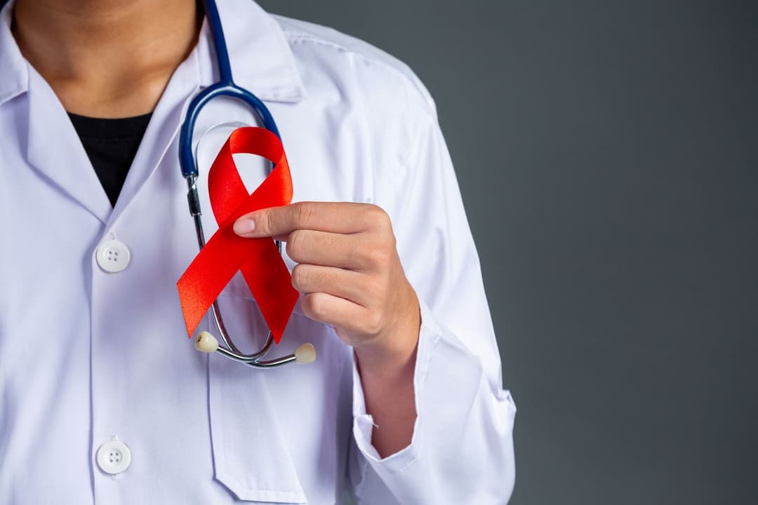 Dezembro Vermelho: Saúde reforça cuidados, prevenção e combate ao estigma sobre HIV/Aids 
