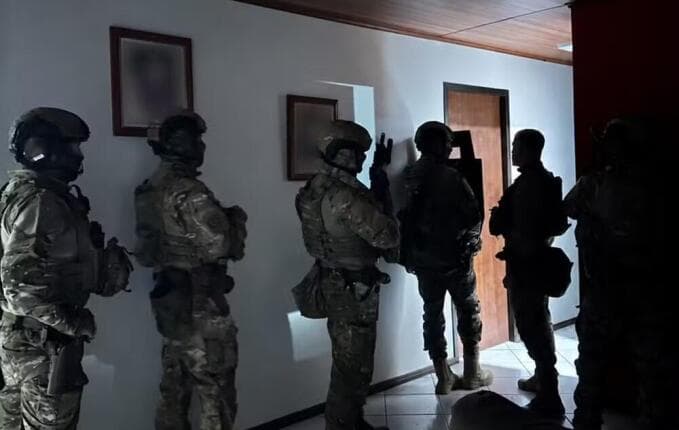 BOPE resgata menina de 4 anos mantida em cárcere privado pelo pai
